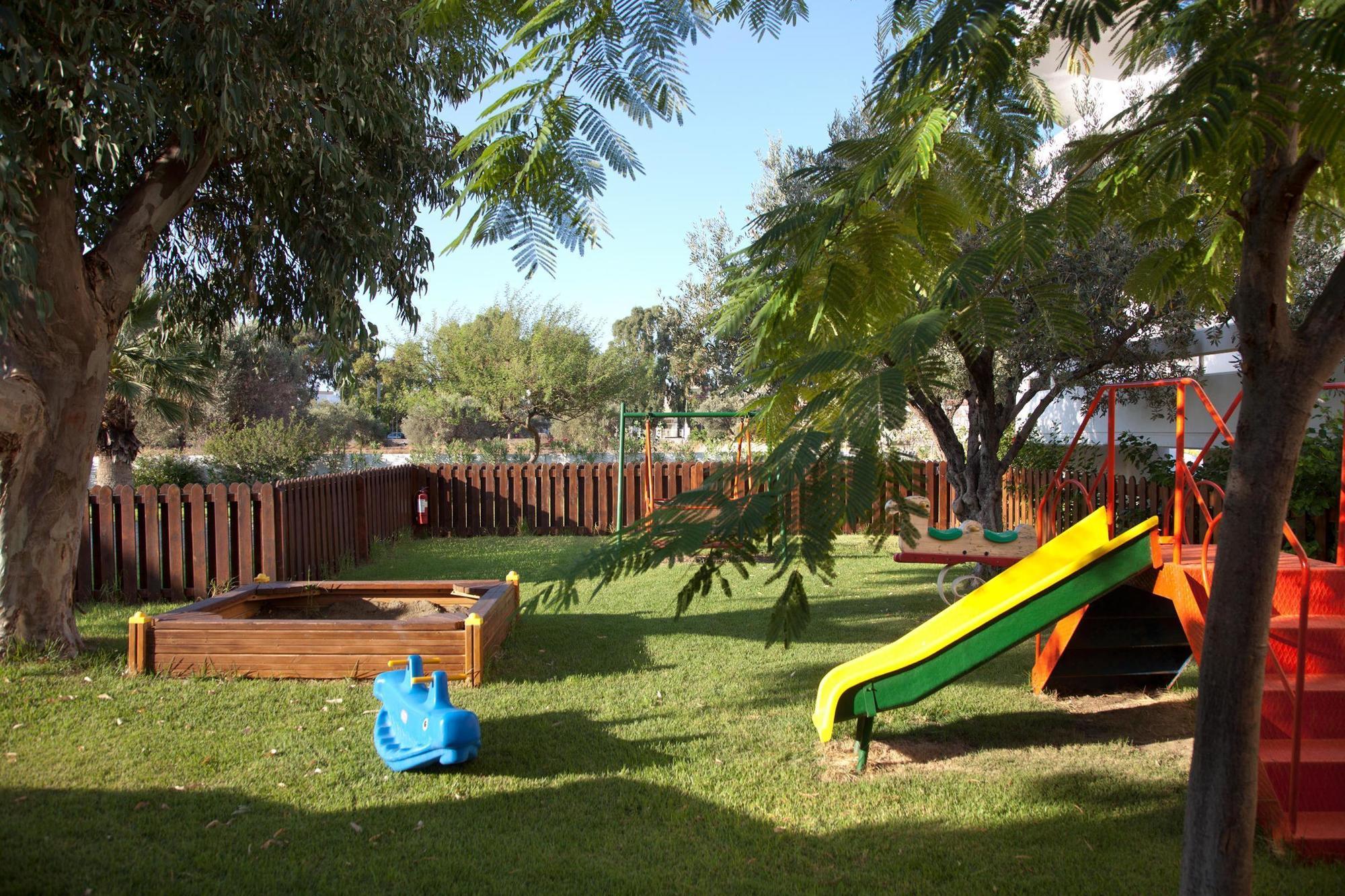 Niriides Hotel 4*