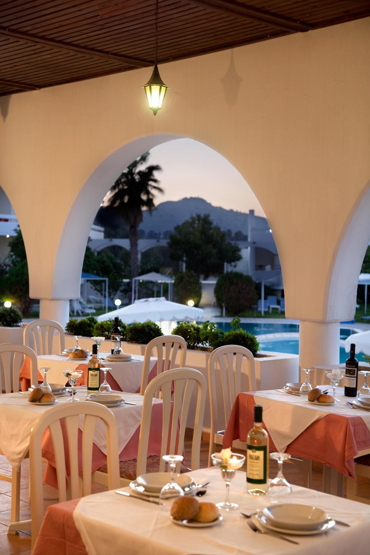 Niriides Hotel 4*