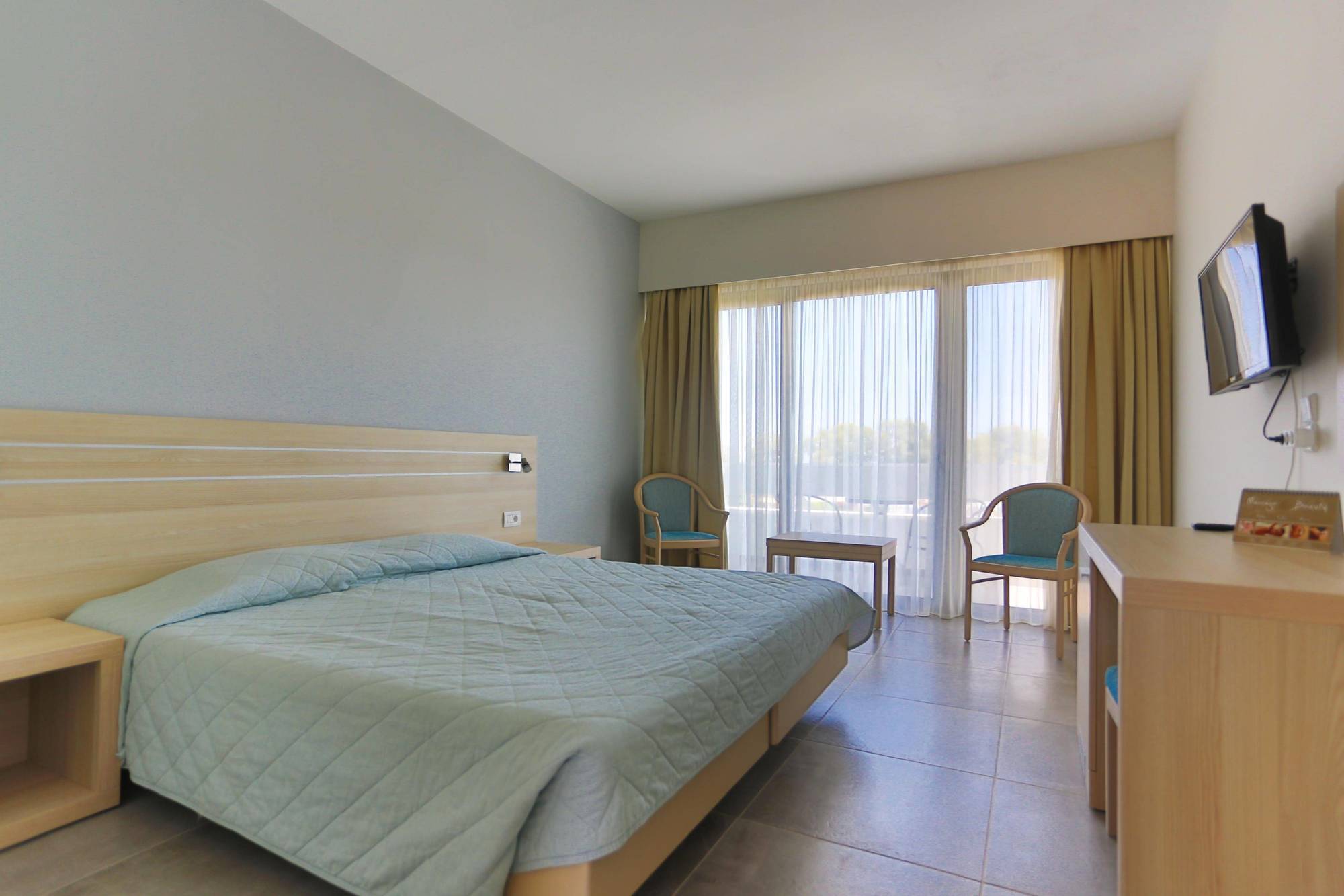 Niriides Hotel 4*