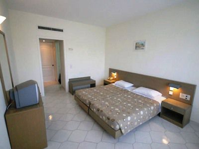 Niriides Hotel 4*